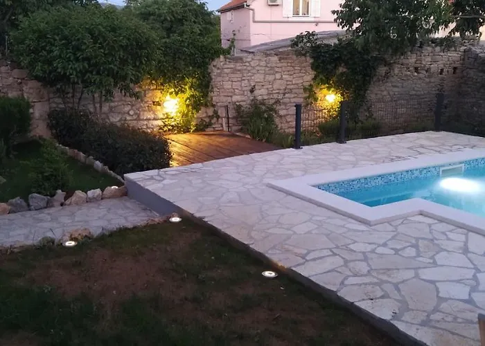 Kamena Kuca Rutar